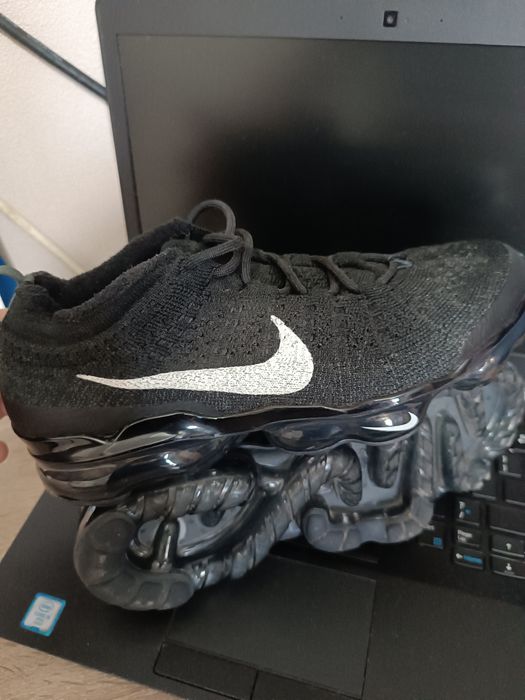 маратонки найк Air Vapormax и тениска Найк
