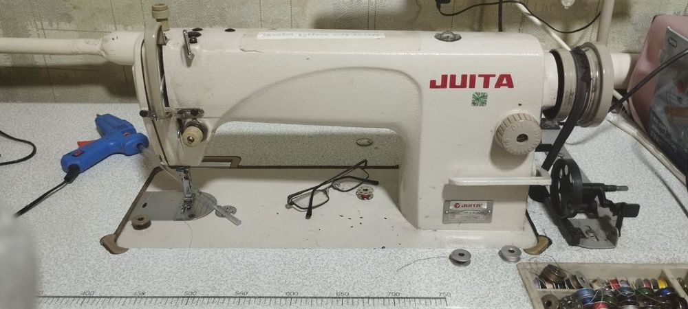 Tikuv mashinasi Juita