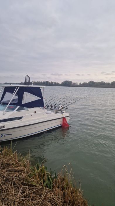 Vand barca cu motor honda