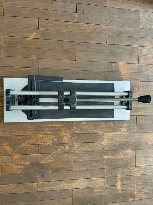 Машина за рязане на фаянс и теракот