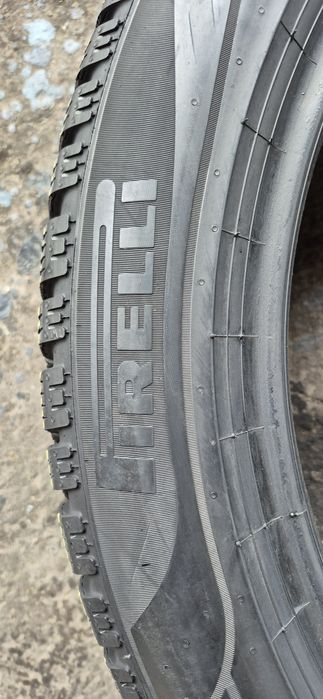 2 anvelope iarna ca noi Pirelli 235/50/20,dot 2022.Pretul este pe bucata