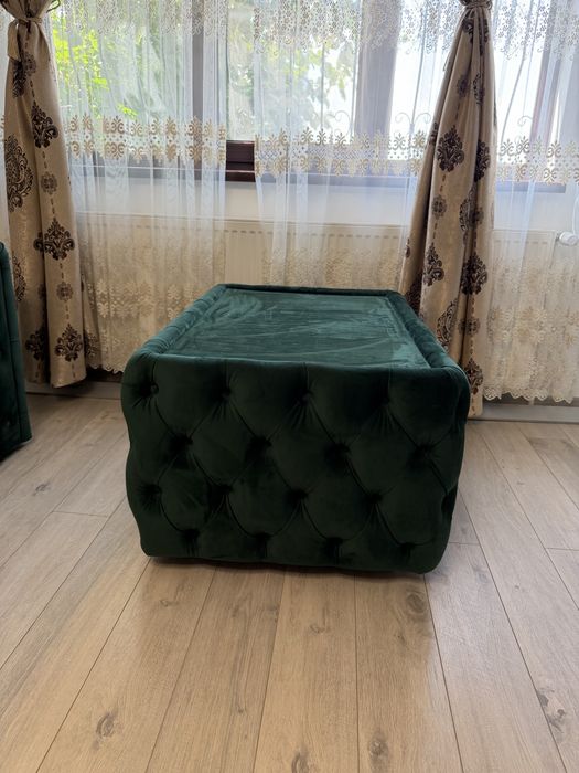 Masă de cafea Chesterfield, catifea verde smarald – stare foarte bună