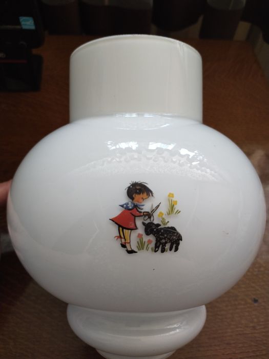 Продаю один плафон .