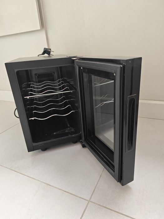 Винный шкаф холодильник