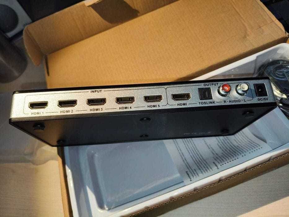 4K, 3D, HDMI Switch 5X1, conexiune optica, telecomanda, alimentator