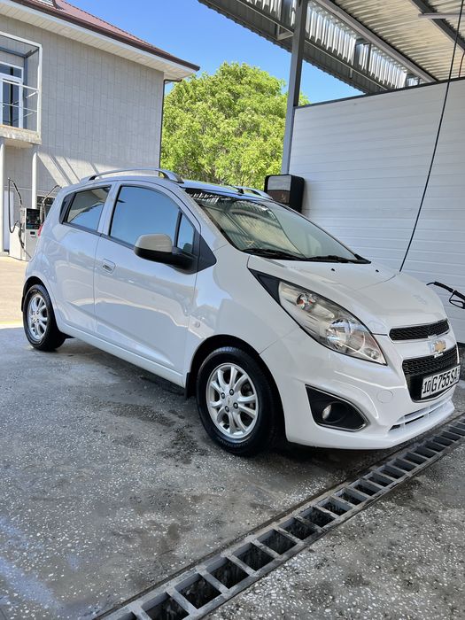 Chevrolet Spark белый oq