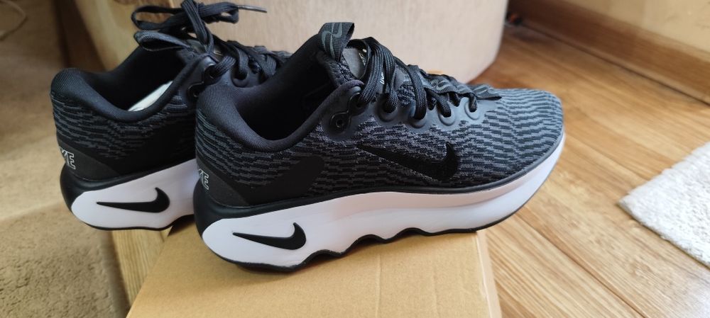 Маратонки Nike Motiva