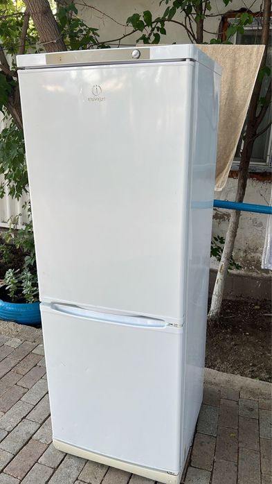 Продам Холодильник с Машинкой