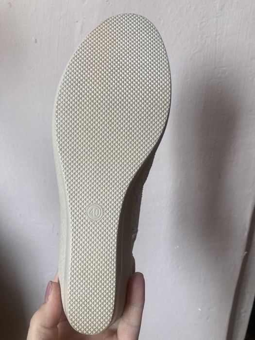 Продам босаножки