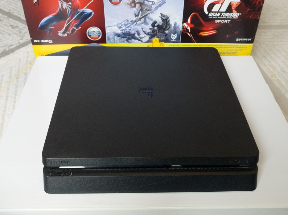 Sony PlayStation 4, 1 терабайт с 2 джостиками