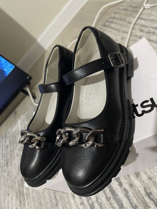 Детская школьная обувь.