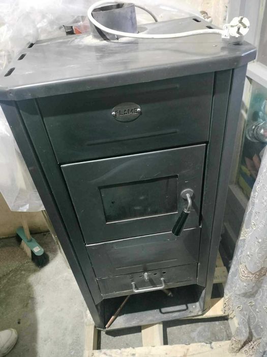 Vând termosemineu flame ,lemn si cărbune