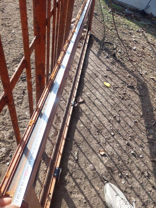 Кафява алуминиева дограма