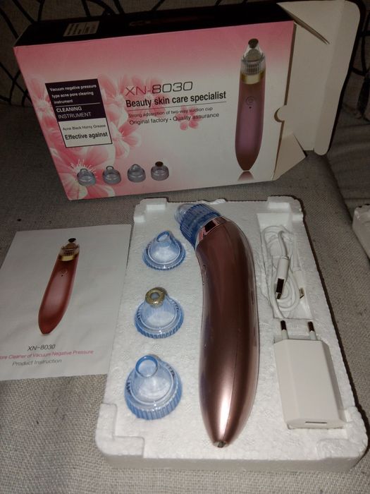 Уред за вакуумно почистване на пори и черни точки.