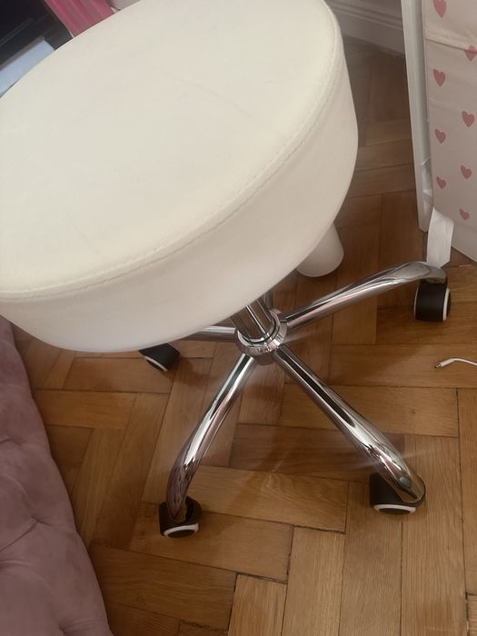 Scaun cosmetica impecabil