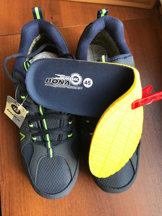 Кроссовки новые BONA.
