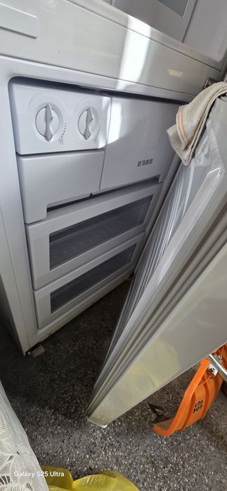 Продава се хладилник