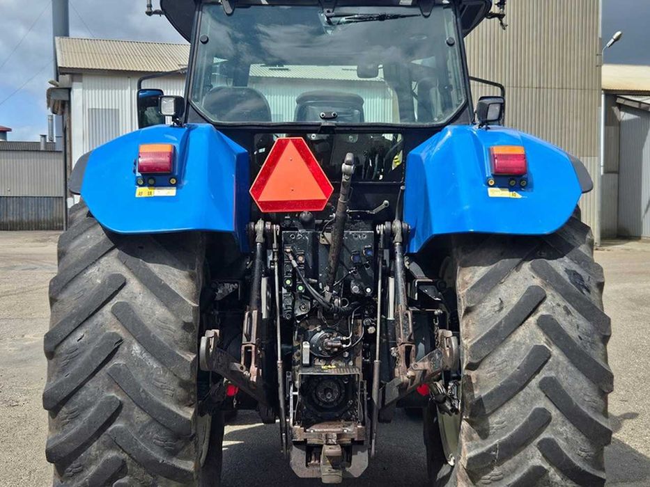 Колесный трактор New Holland T7550