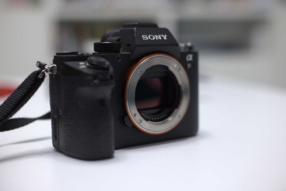 Sony A7R II Aparat Foto Mirrorless 42MP Full Frame 4K + Obiective