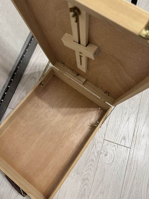 Мольберт для холста, чемодан