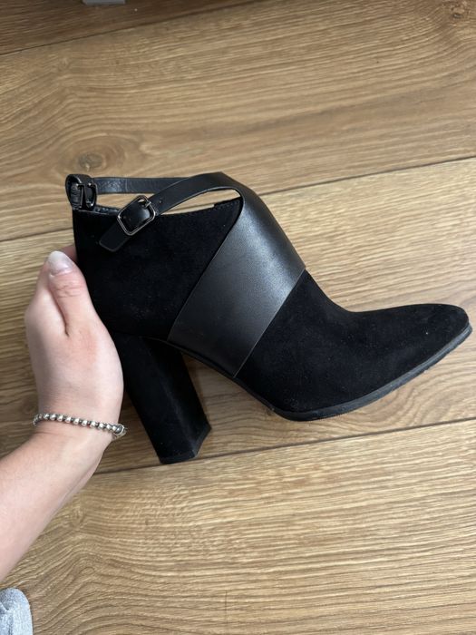 Замшевые ботильоны