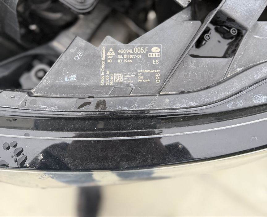 Far bi-xenon  stanga/ dreapta Audi A6 C7 2016