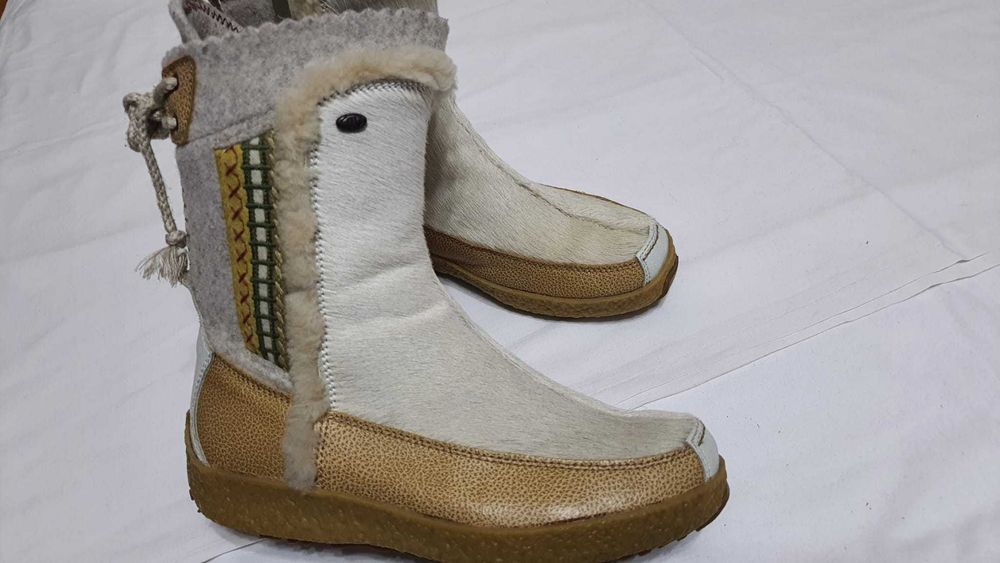 Cizme trendy cu piele foca de la TECNICA marimea 37,5