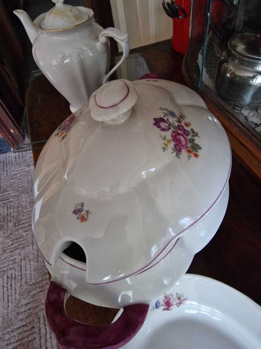 Старинен сервиз супник,сосиера,чинии,купа и др.