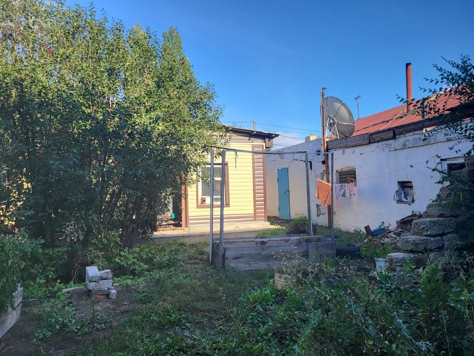 Продается дом с земельным участком.