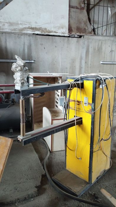 Stanok poluavtomat dlya izgotovleniya darojnix i betpnnix setok