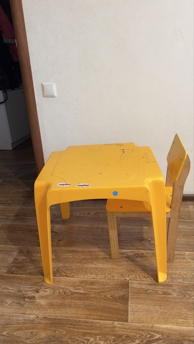 Стол детский пластиковый