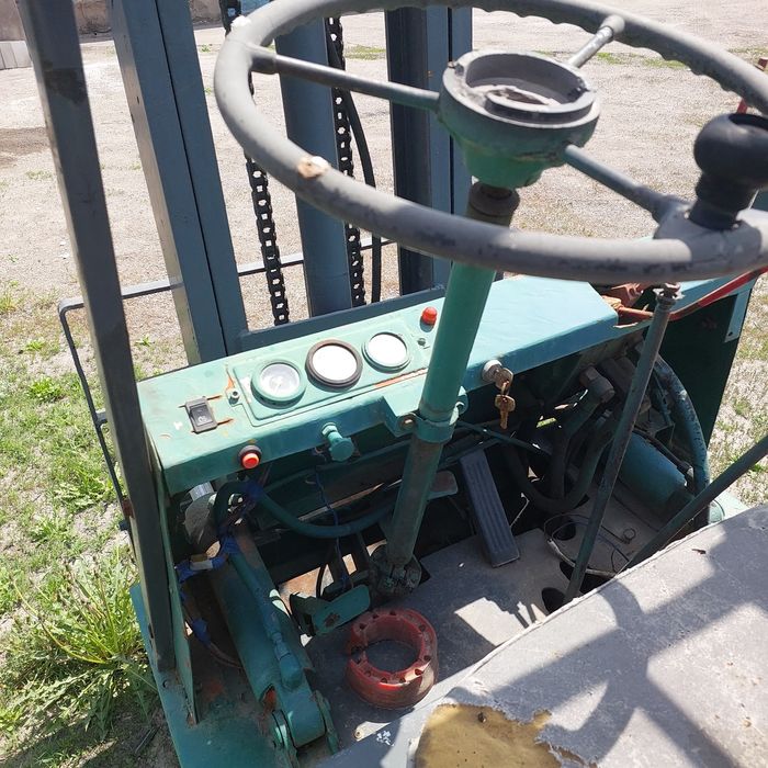 Продам вилочный поогрущик