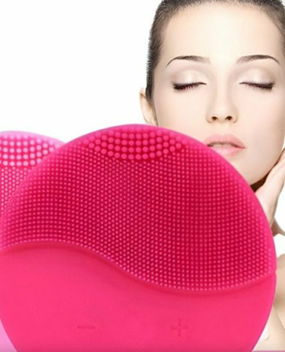 Dispozitiv de curățare facială