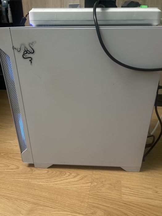 Геймърски компютър, 165 hz монитор и клавиатура и мишка!