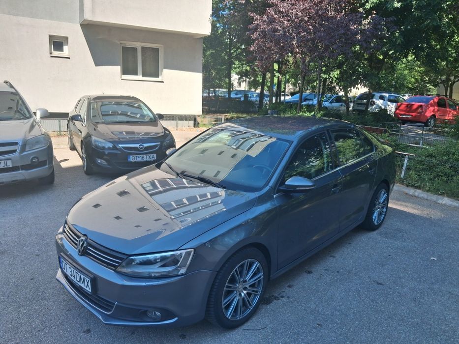 VOLKSWAGEN Jetta