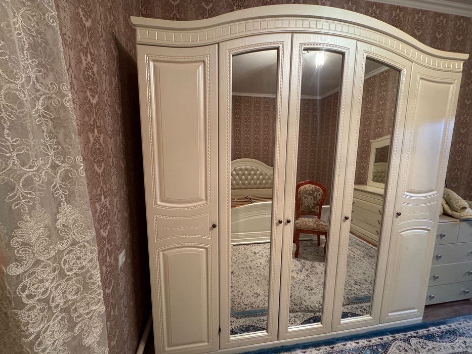 Спальный гарнитур