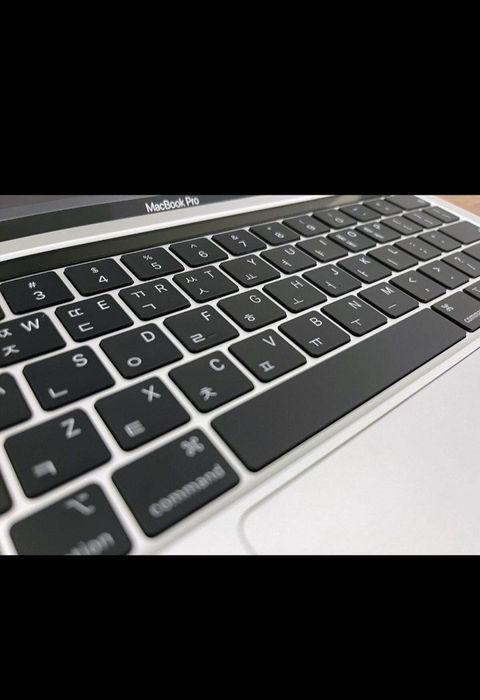 Macbook pro silver M2 13 dyum 8GB ram, 256GB ssd.100% bateryka, 3 sikl