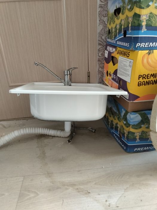 Раковина с смесителем