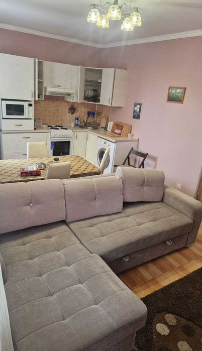 Диван угловой, очень хороший