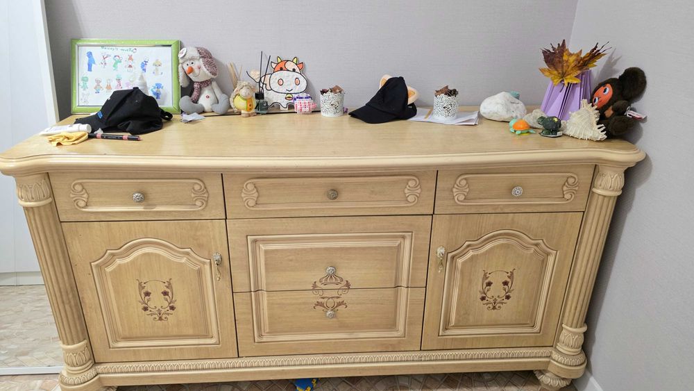 Трюмо, тумбочки б/у