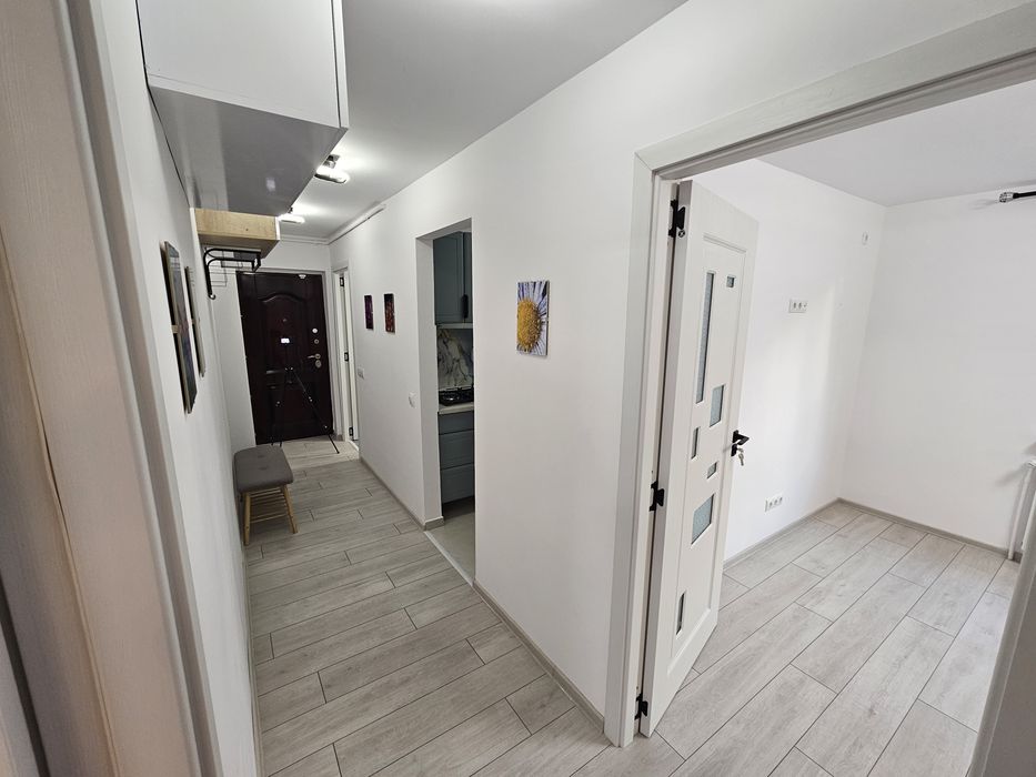De inchiriat Apartament 2 camere, dormitor living, camara balcon