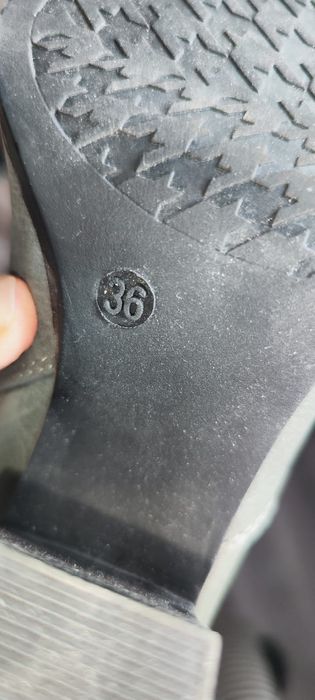 Новые кожаные сапоги