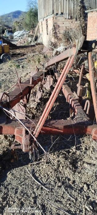 Плуг от трактор ДТ 75