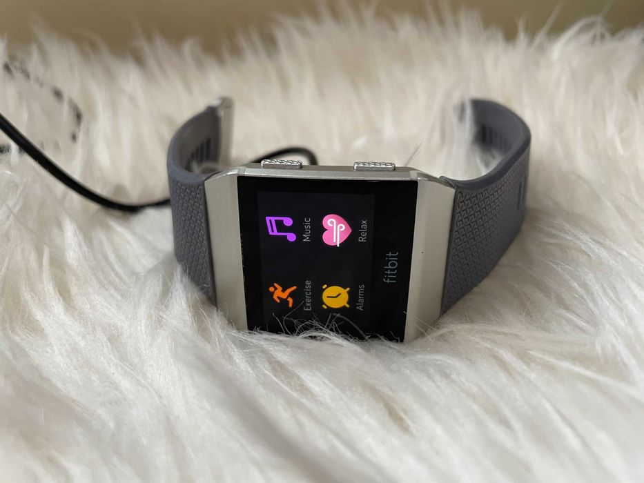 Ceas smartwatch Fitbit Ionic HR , GPS