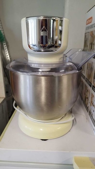 Delimano Kitchen Robot Deluxe с пълен комплект приставки.