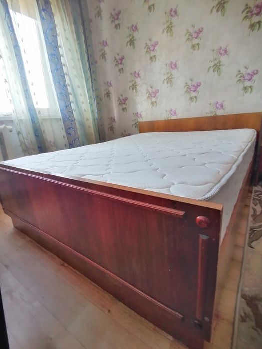 Кровать с матрасом