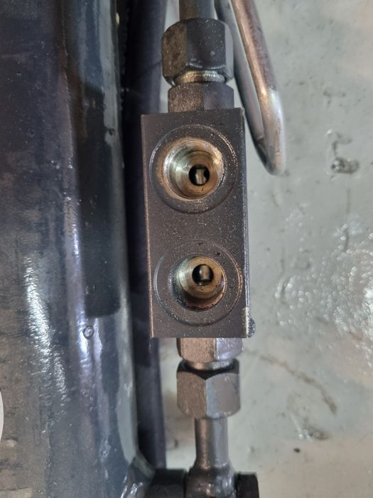 Cilindru hidraulic plug reversibil 680mm, fi26 la bolturi