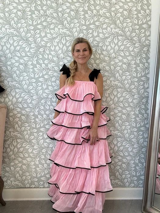 Дизайнерска рокля на волани