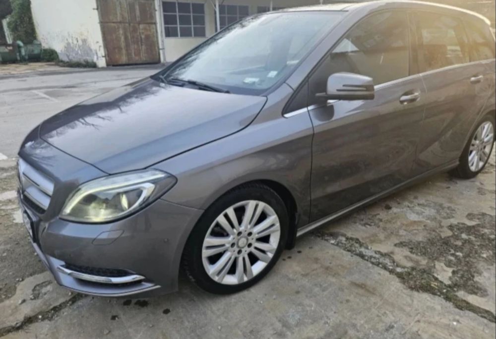 Mercedes B180  Панорамама