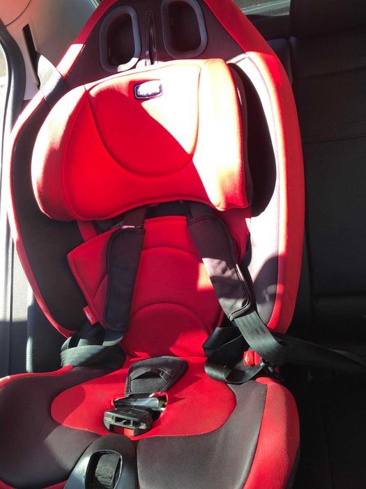 Продавам столче за кола Chicco + подарък седалка